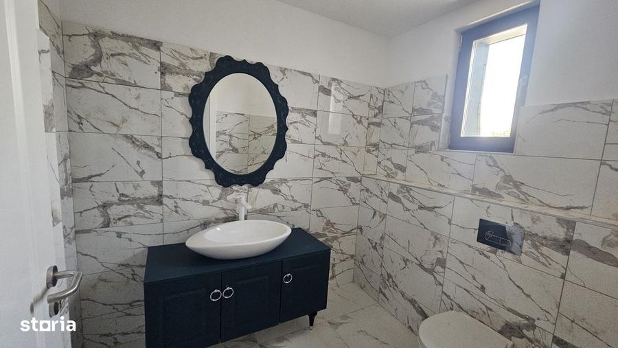 Casă cu 4 camere în Sărărie