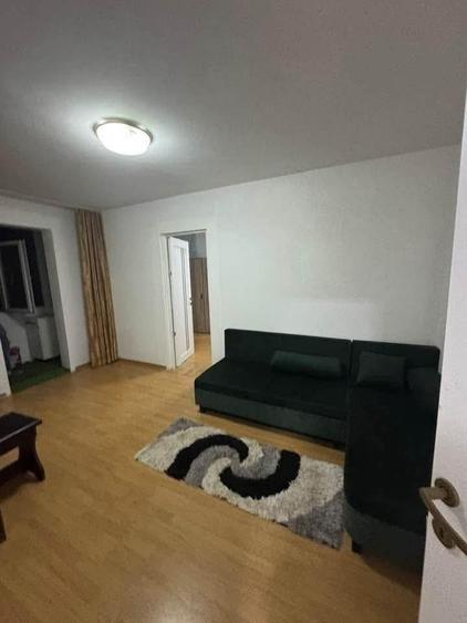 Apartament cu 3 camere semidecomandat, mobilat în Tomis Nord