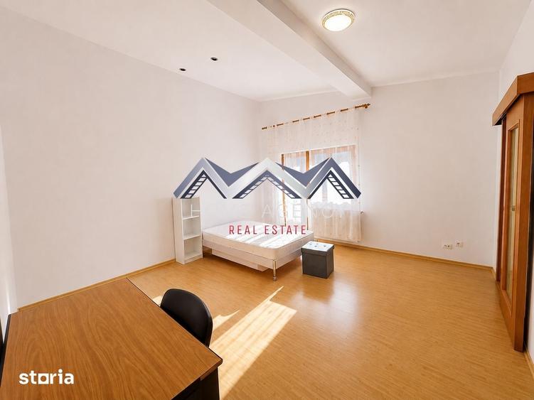 Casă cu 5 camere cu Teren 650 Mp în Central