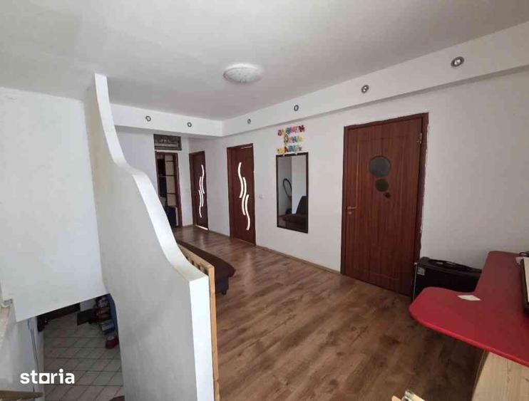Casă cu 9 camere cu Teren 600 Mp în Central
