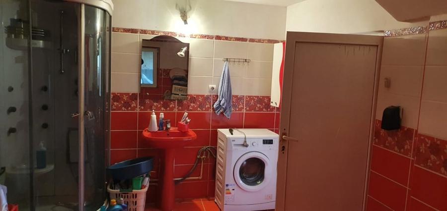Casă individuală cu 6 camere cu Canalizare în Bâlta