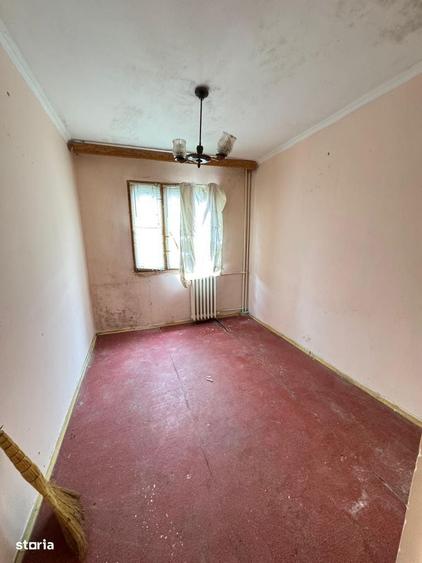 Apartament cu 3 camere semidecomandat în Alexandru cel Bun