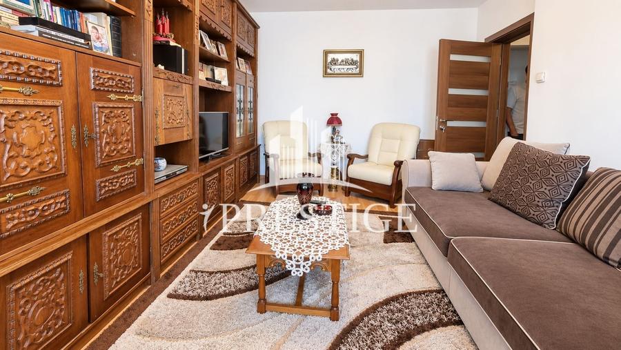 Apartament cu 4 camere decomandat, mobilat în Mihai Viteazul