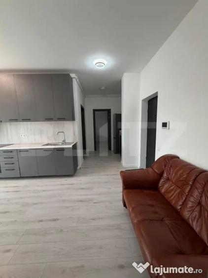 Apartament cu 3 camere semidecomandat în Horea