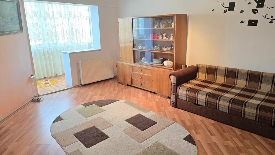 Apartament cu 4 camere nedecomandat în Decebal
