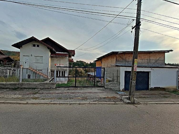 Casă cu Teren 1300 Mp în Central