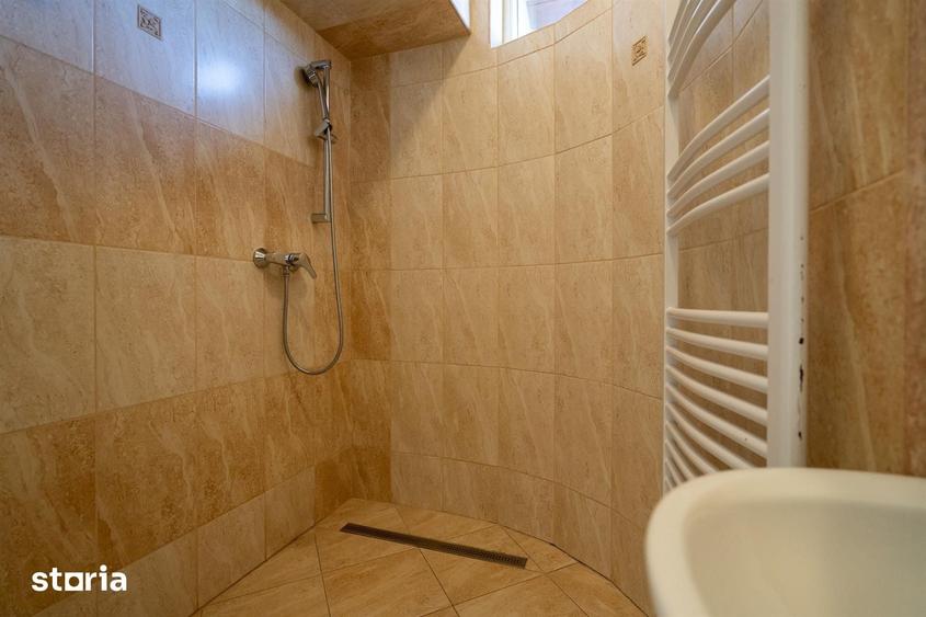 Casă cu 4 camere cu Teren 681 Mp în Central