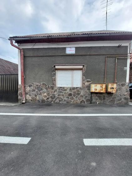 Casă cu 2 camere cu Teren 300 Mp în Central