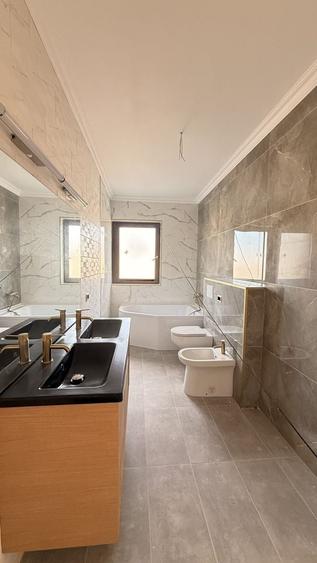 Duplex cu 4 camere cu Canalizare în Dumbrăvița