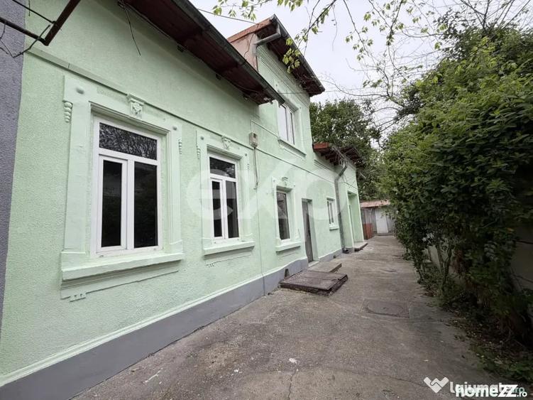Casă cu 6 camere cu Teren 306 Mp în Central