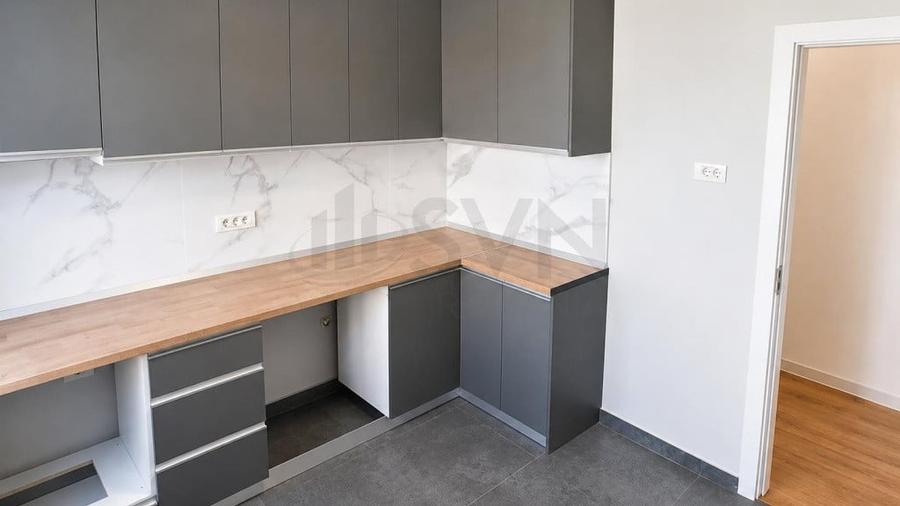 Apartament cu 3 camere semidecomandat în 1 Mai
