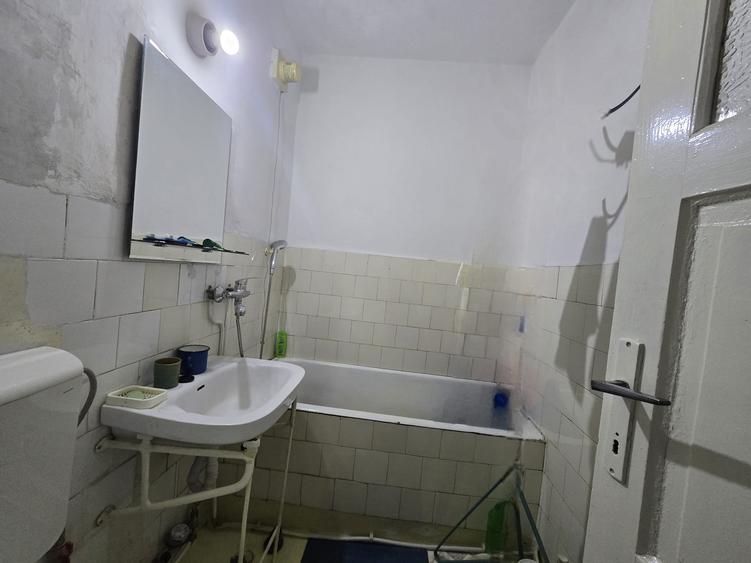 Apartament cu 2 camere semidecomandat în Calea Galați