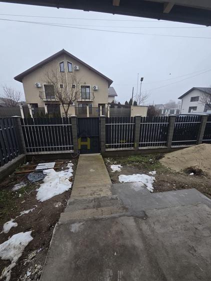 Duplex cu 4 camere cu Canalizare în Central