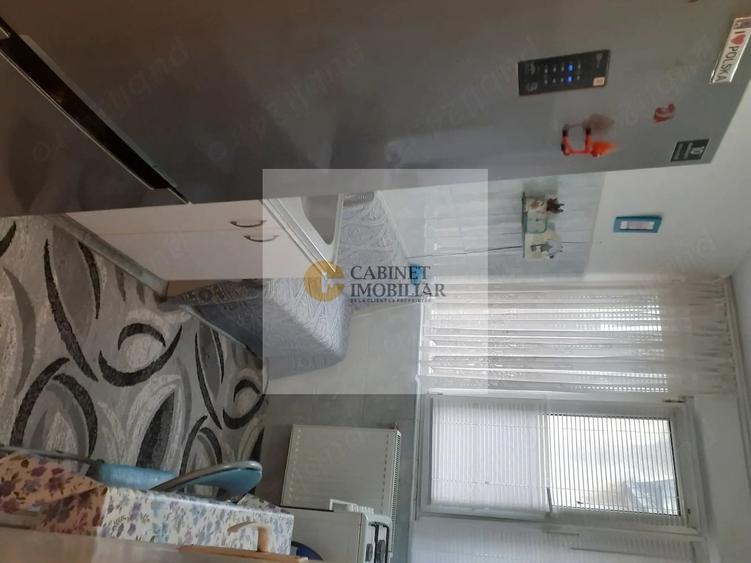 Apartament cu 2 camere semidecomandat, mobilat în Universitate