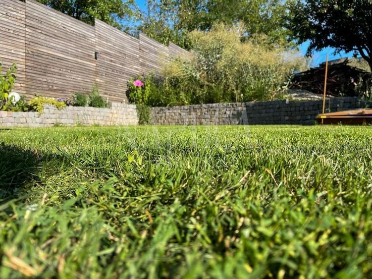 Casă individuală cu 6 camere cu Canalizare în Gruia