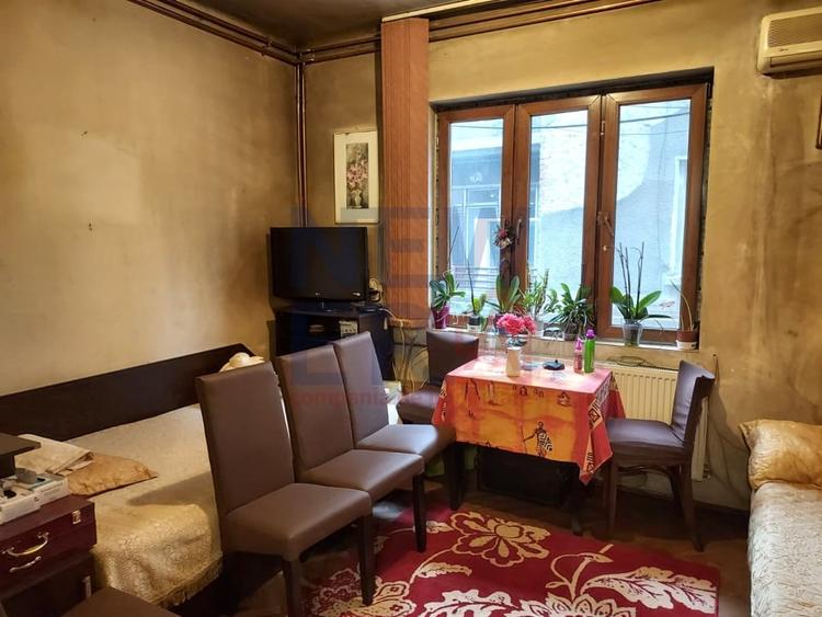 Apartament cu 4 camere semidecomandat, mobilat în Unirii