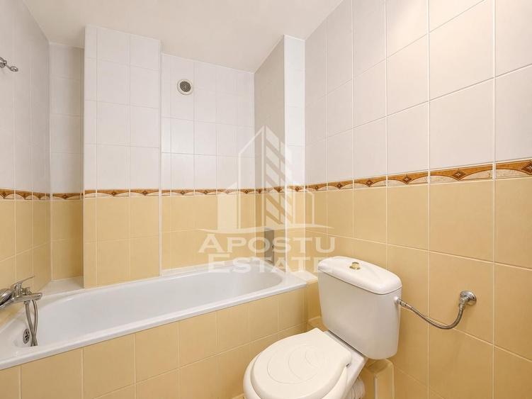 Apartament cu 3 camere decomandat, mobilat în Aradului