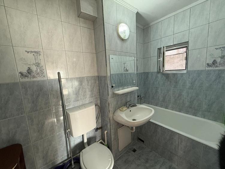 Apartament cu 3 camere decomandat, mobilat în Faleza Nord