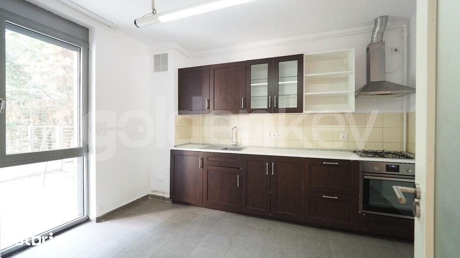 Casă cu 5 camere cu Teren 200 Mp în Băneasa
