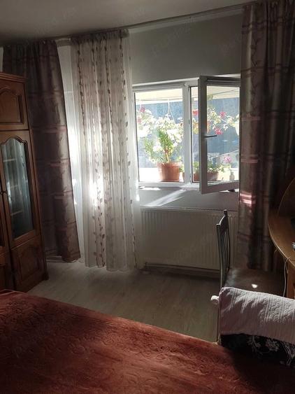 Apartament cu 3 camere decomandat în Sărata