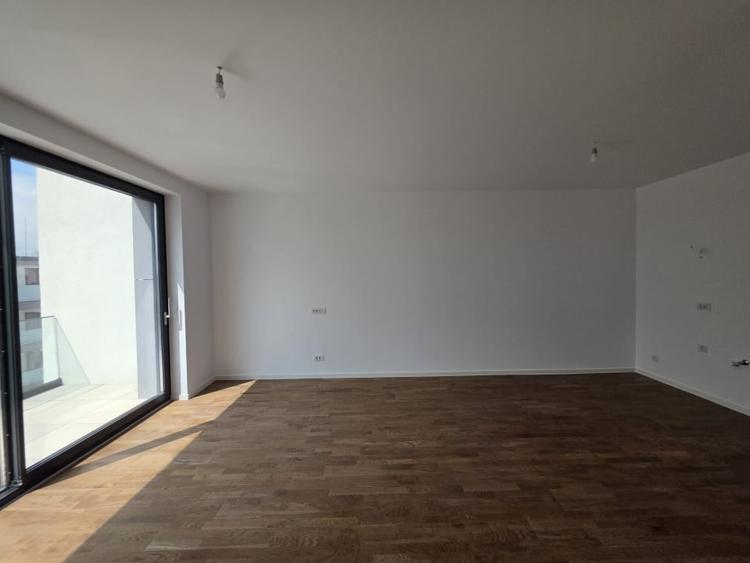 Apartament cu 3 camere decomandat în Băneasa