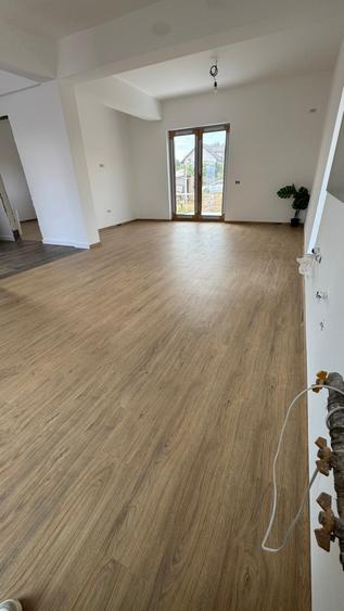 Casă individuală cu 5 camere cu Teren 300 Mp în Berceni