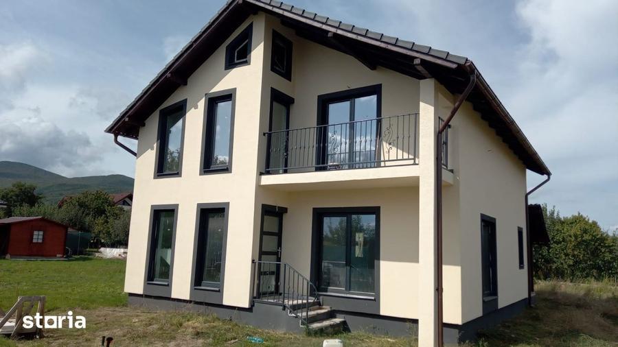 Casă cu 4 camere cu Teren 240 Mp în Cetate