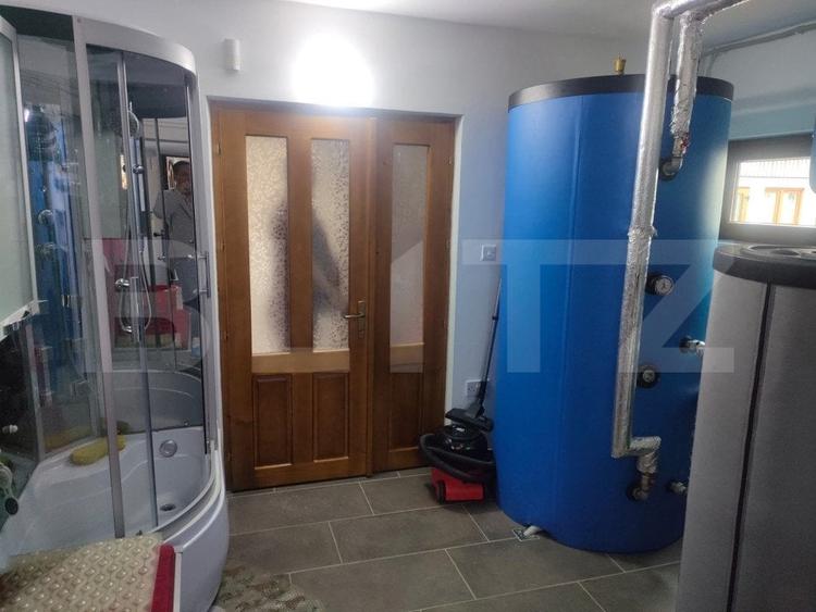 Casă individuală cu 8 camere cu Garaj în Marginea