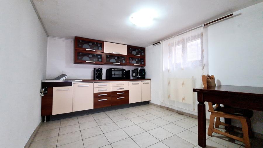 Casă individuală cu 6 camere cu Canalizare în Dobârlău