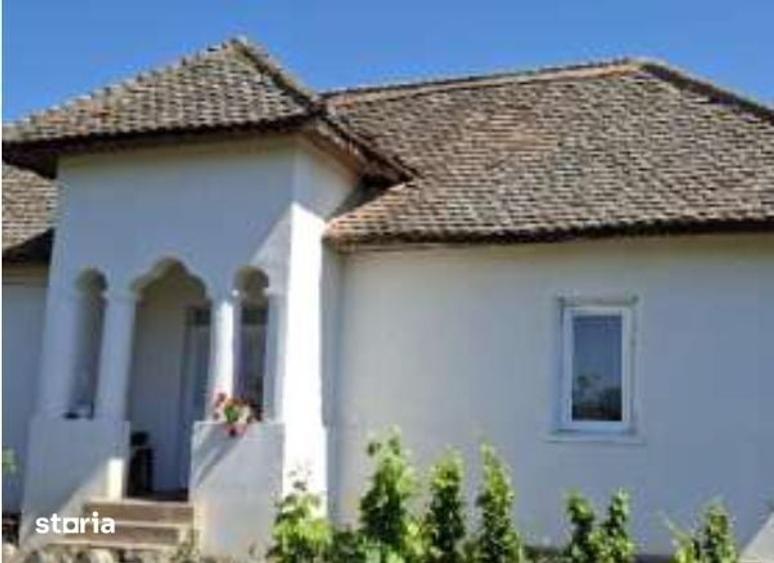 Casă cu 3 camere cu Teren 2329 Mp în Caraula
