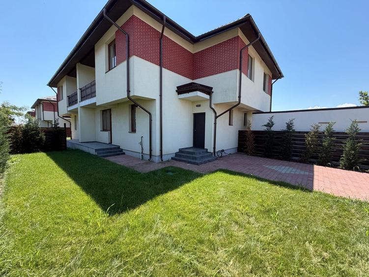 Duplex cu 4 camere cu Canalizare în Central