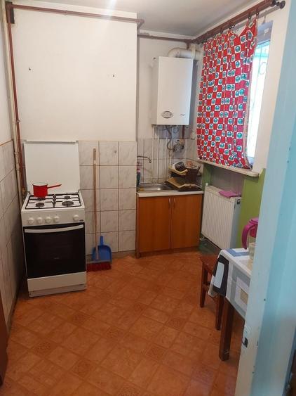 Apartament cu 3 camere decomandat în Tudor