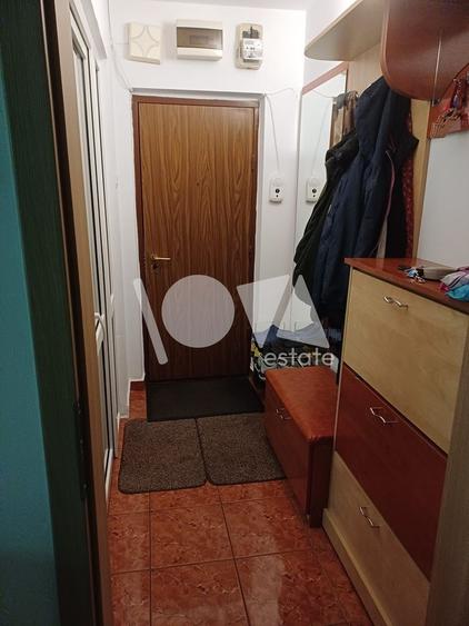 Apartament cu 4 camere semidecomandat, mobilat în Gorjului