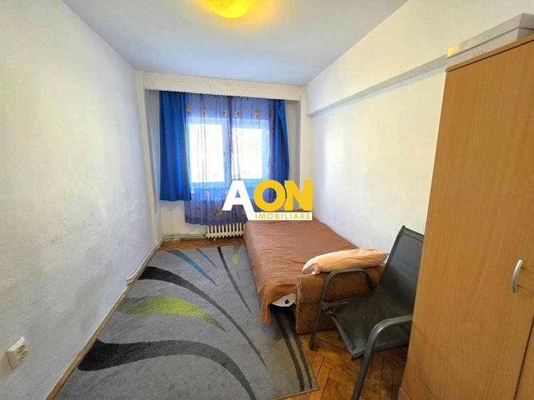 Apartament cu 3 camere decomandat, mobilat în Cetate