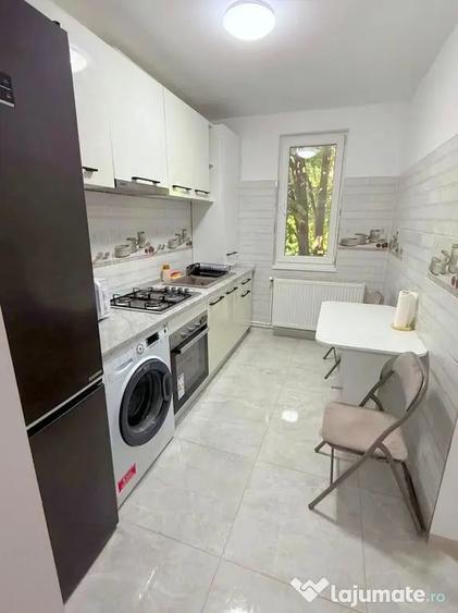 Apartament cu 2 camere decomandat în Micro 17