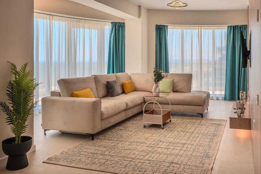 Apartament cu 3 camere decomandat în Mamaia-Sat