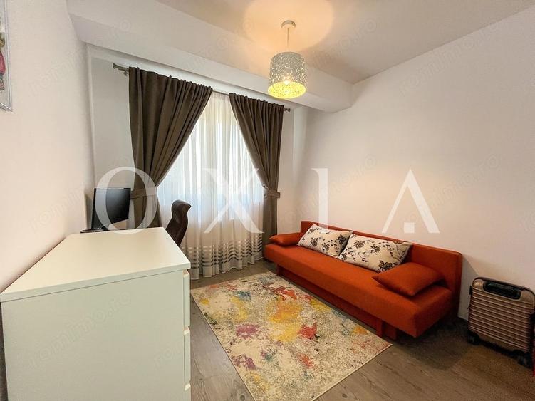 Apartament cu 3 camere semidecomandat în Girocului