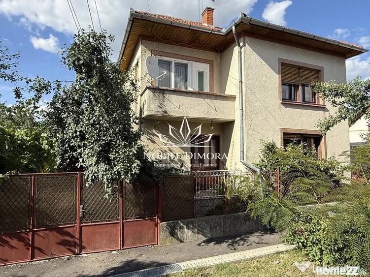 Casă cu 4 camere cu Teren 398 Mp în Central