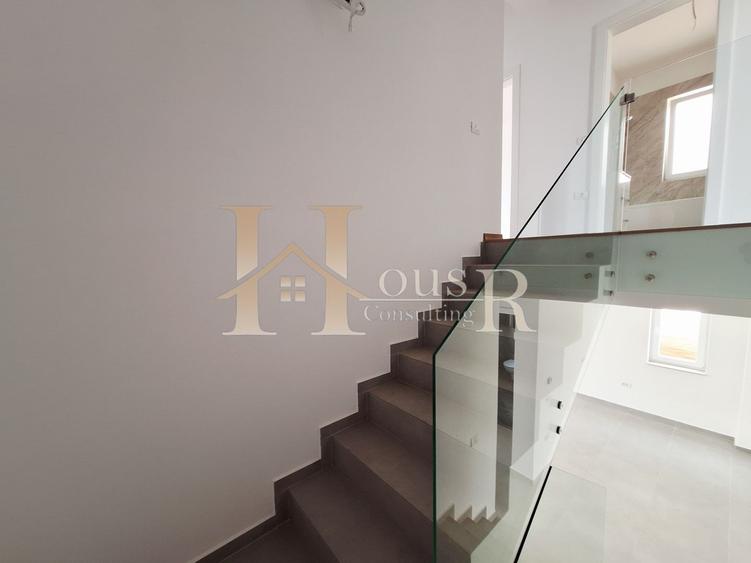 Duplex cu 5 camere cu Canalizare în Moșnița Nouă