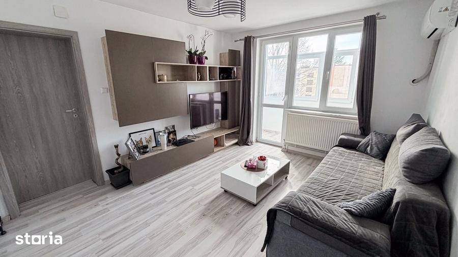 Apartament cu 3 camere semidecomandat în Ceair