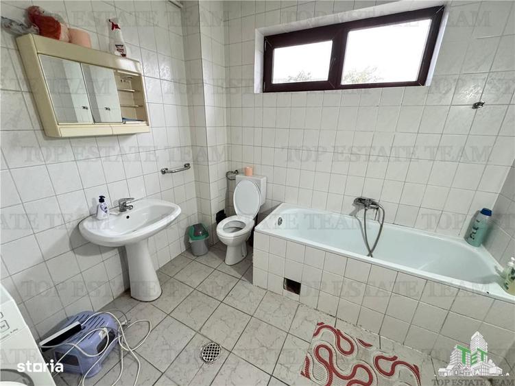 Casă cu 4 camere în Crovu