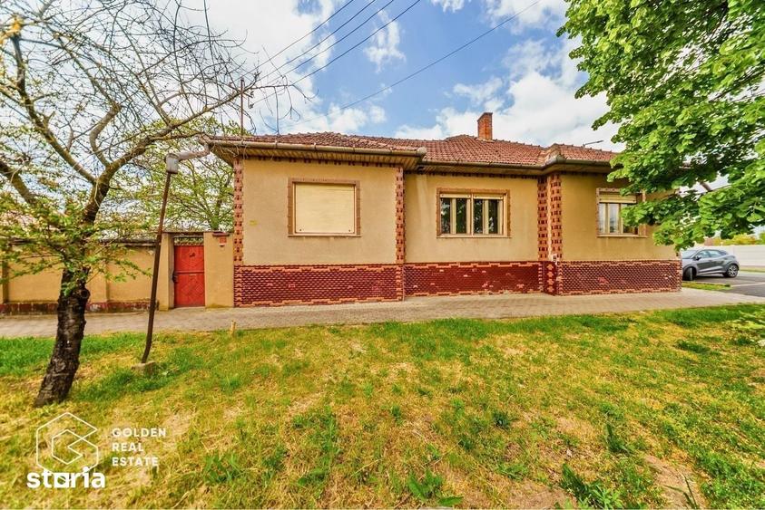 Casă cu 5 camere cu Teren 2880 Mp în Zimandu Nou