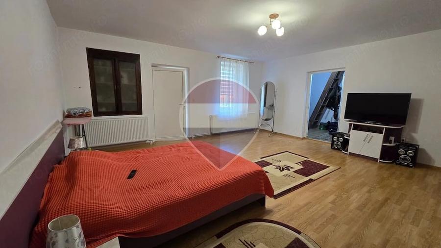 Casă cu 3 camere cu Teren 1320 Mp în Ațel