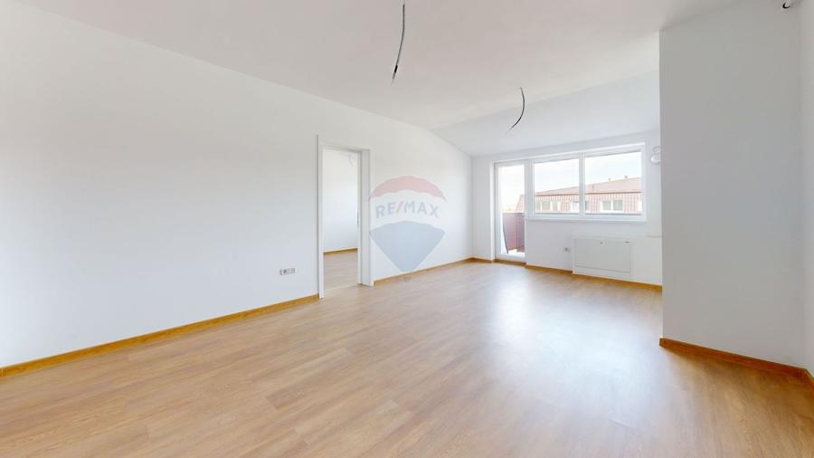 Apartament cu 2 camere semidecomandat în Sânpetru