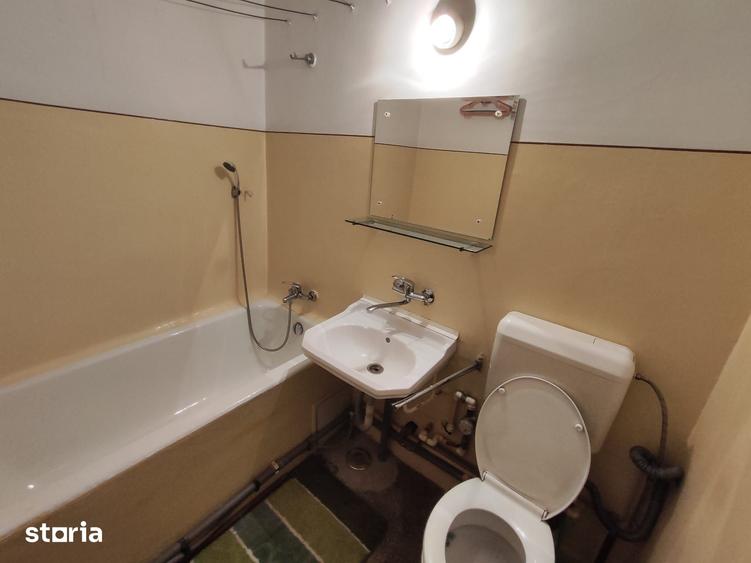 Apartament cu 2 camere semidecomandat în Tei