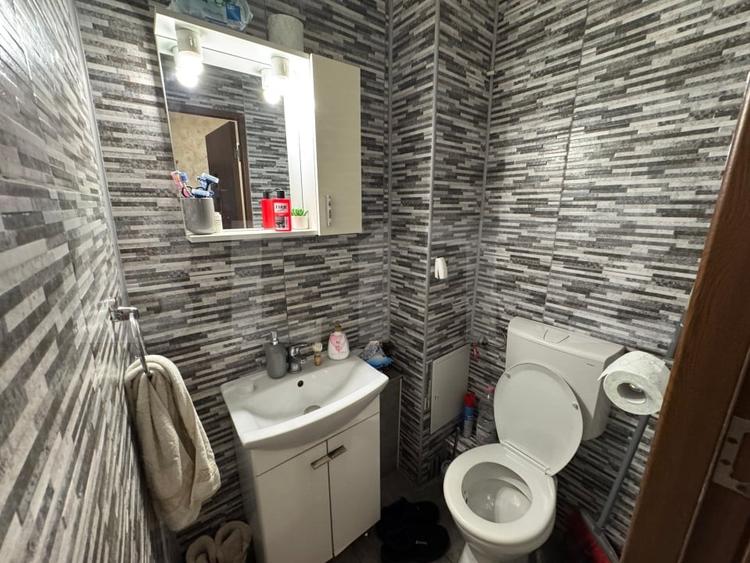 Apartament de 3 camere, decomandat, cartierul 1 Mai - 9