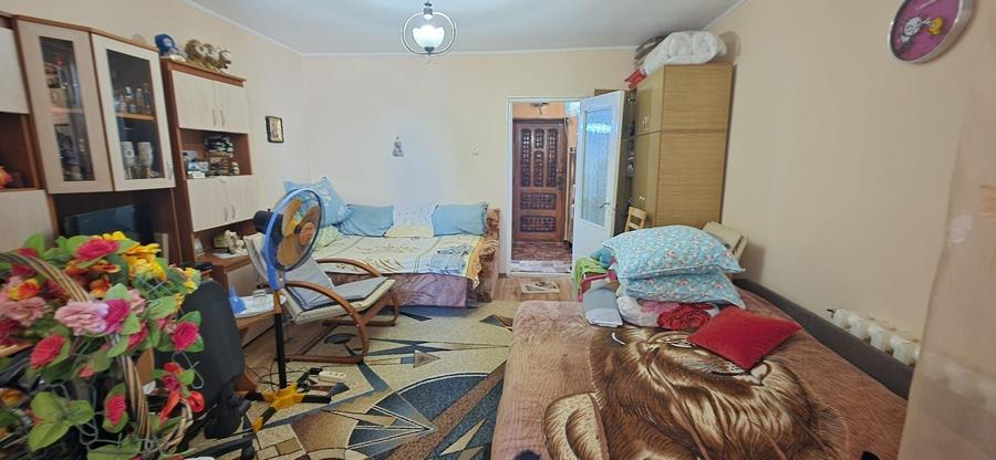 Garsonieră decomandată, mobilată în Far