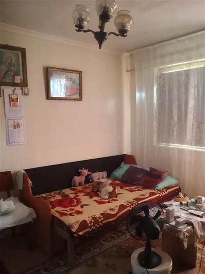 Apartament cu 3 camere semidecomandat în Viziru 1