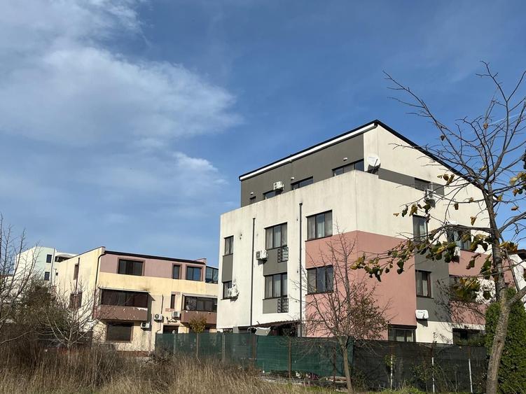 Apartament cu 3 camere decomandat în Palazu Mare