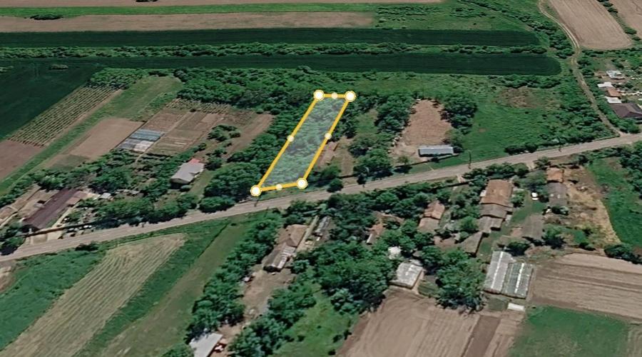 Teren agricol intravilan de 900 mp, în Nuci